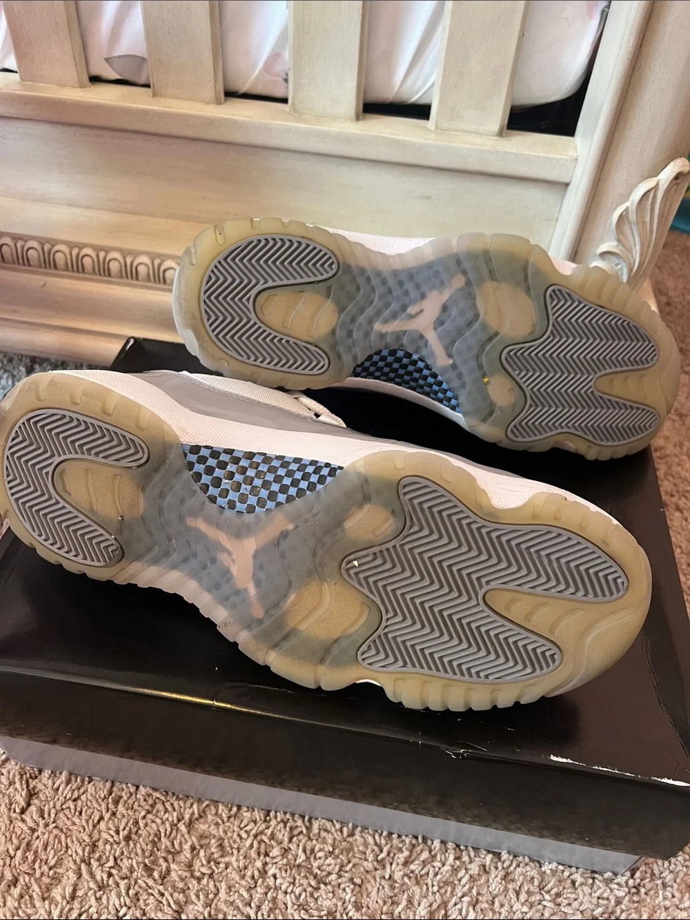 Air Jordan retro 11 low cement gray. 11.5 men’s